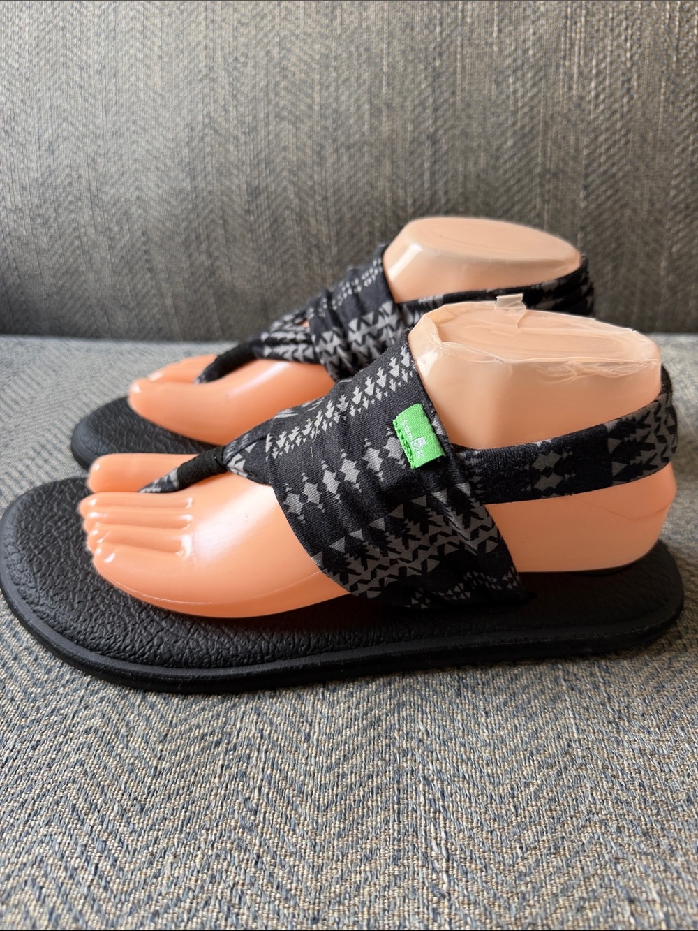 Sanuk  Gray/Black Tribal Print sandals Size: 8